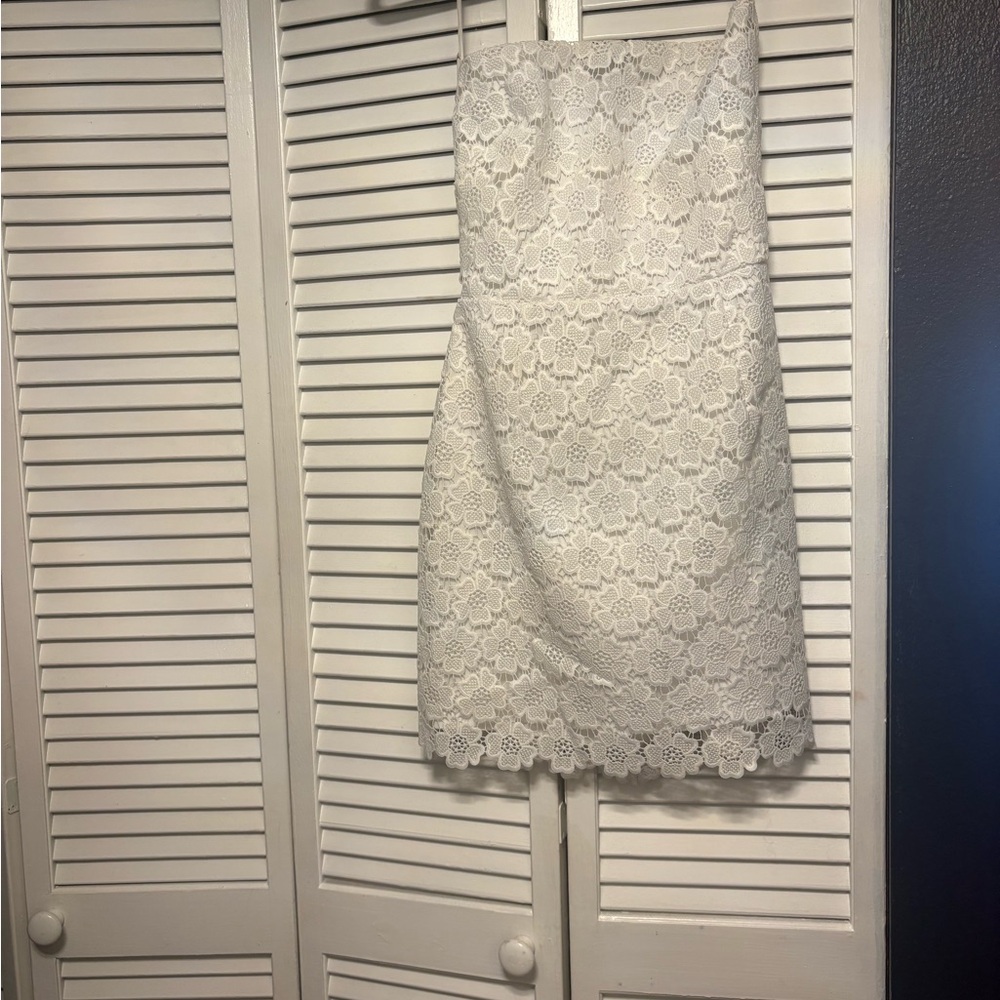 Elegant White Lace Strapless Dress